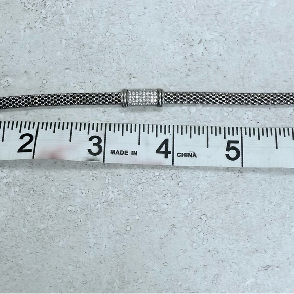 Chic Silver Mesh Bracelet with Crystal Detailing - Picture 3 of 3